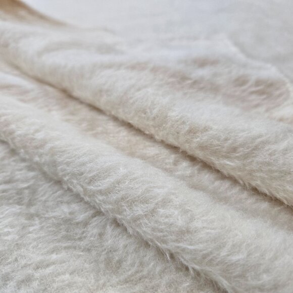 Kuna Baby Alpaca & Wool FUZZY FURRY Wrap - Picture 11 of 15